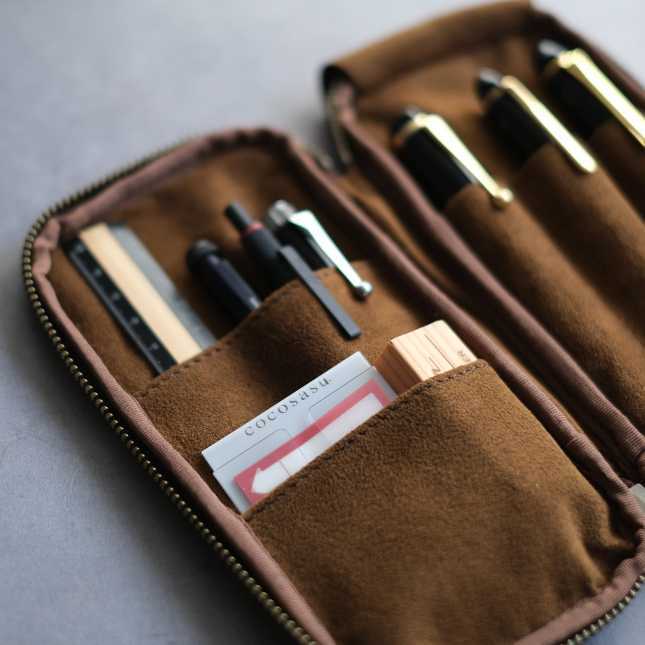 <tc>Zip pencil case for those who are particular about stationery, Tochigi leather, made in Japan </tc>