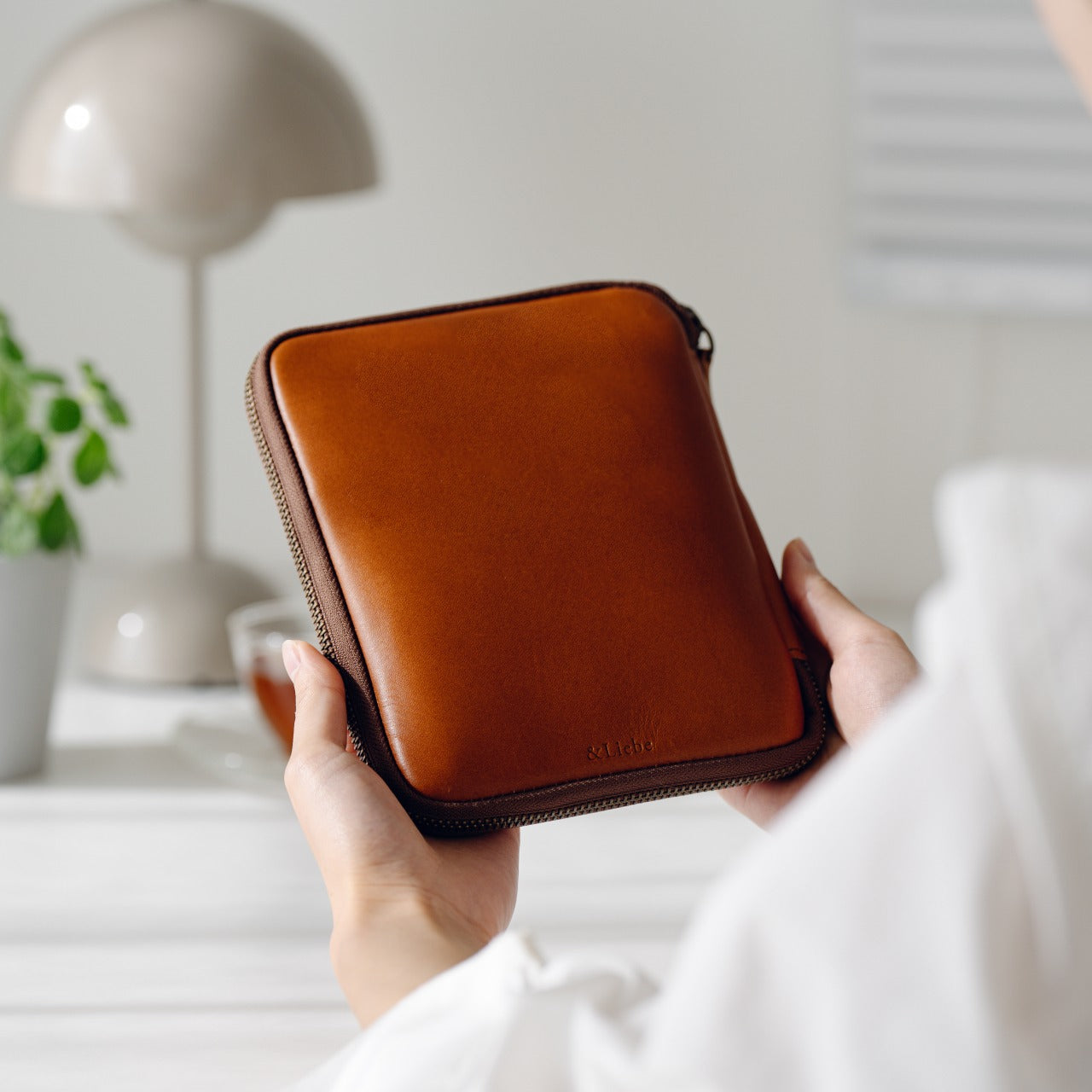 "Every time I open it, I get excited." Stationery pouch Tochigi leather