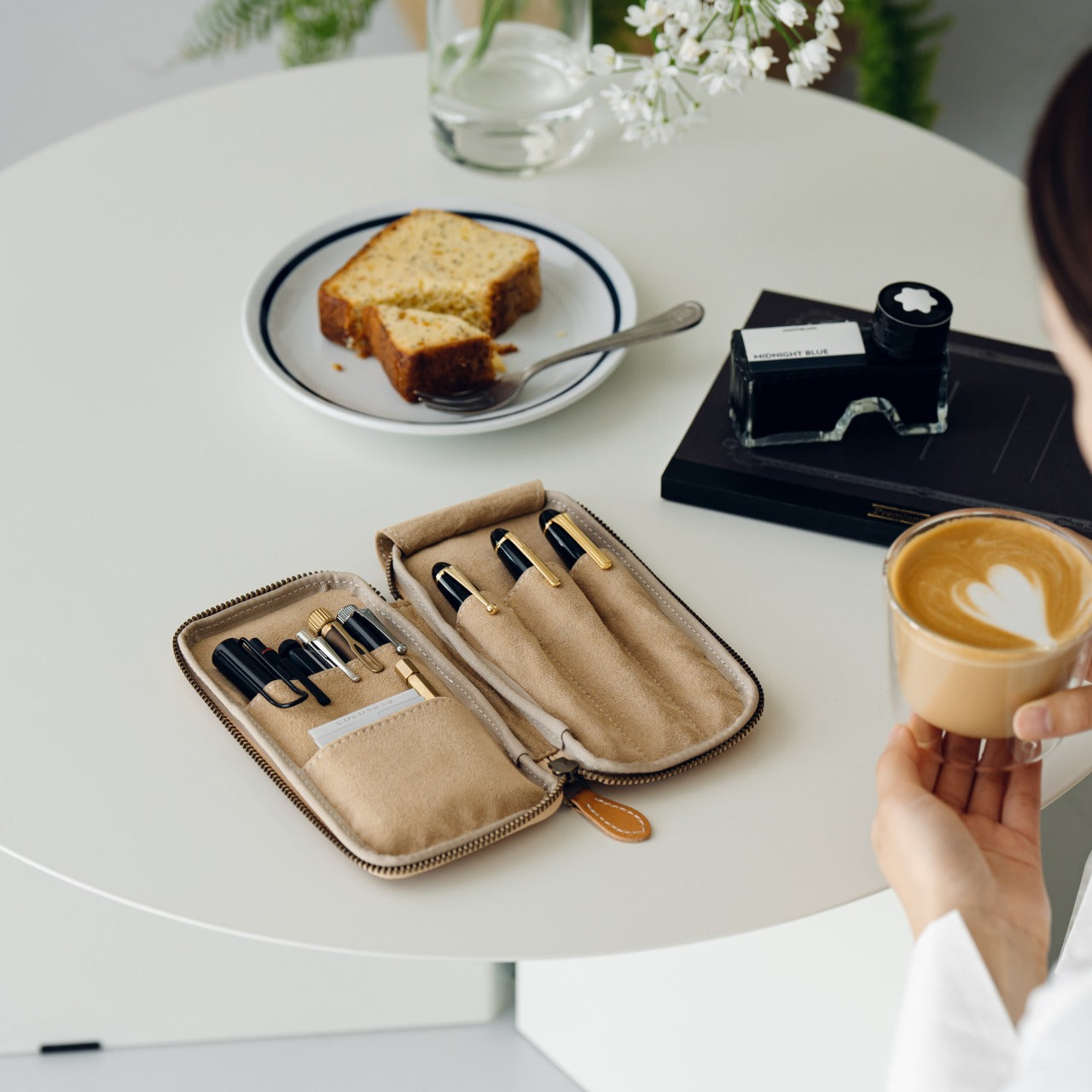 <tc>Zip pencil case for those who are particular about stationery, Tochigi leather, made in Japan </tc>