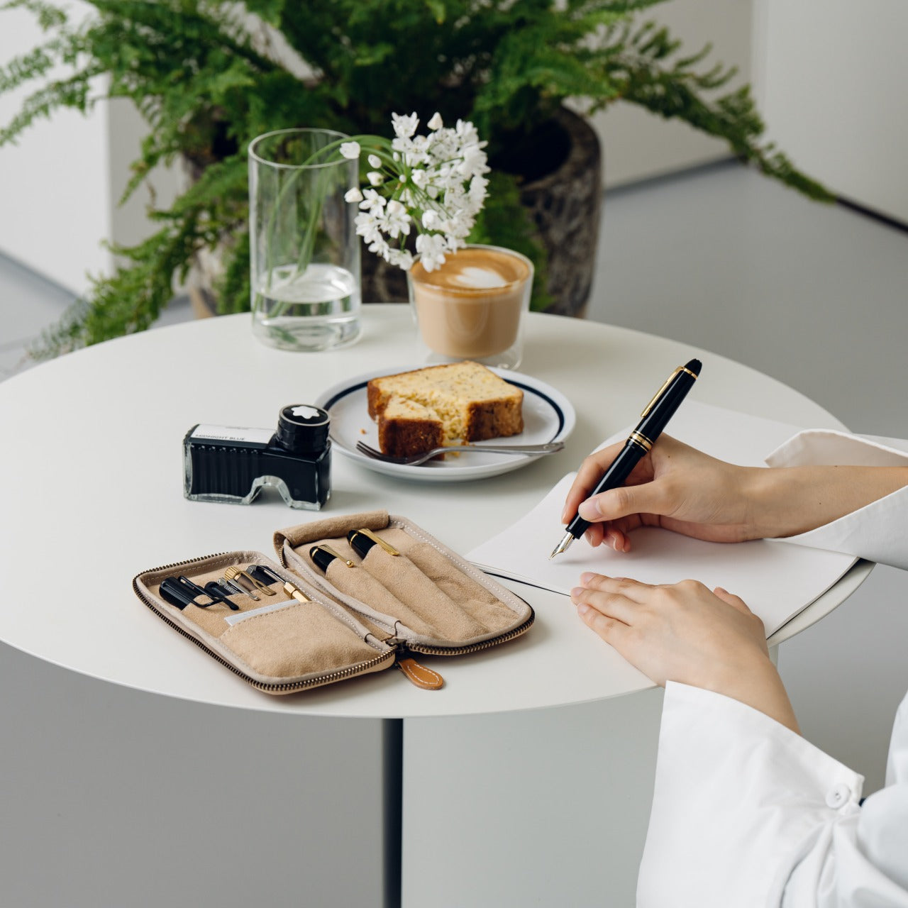 <tc>Zip pencil case for those who are particular about stationery, Tochigi leather, made in Japan </tc>