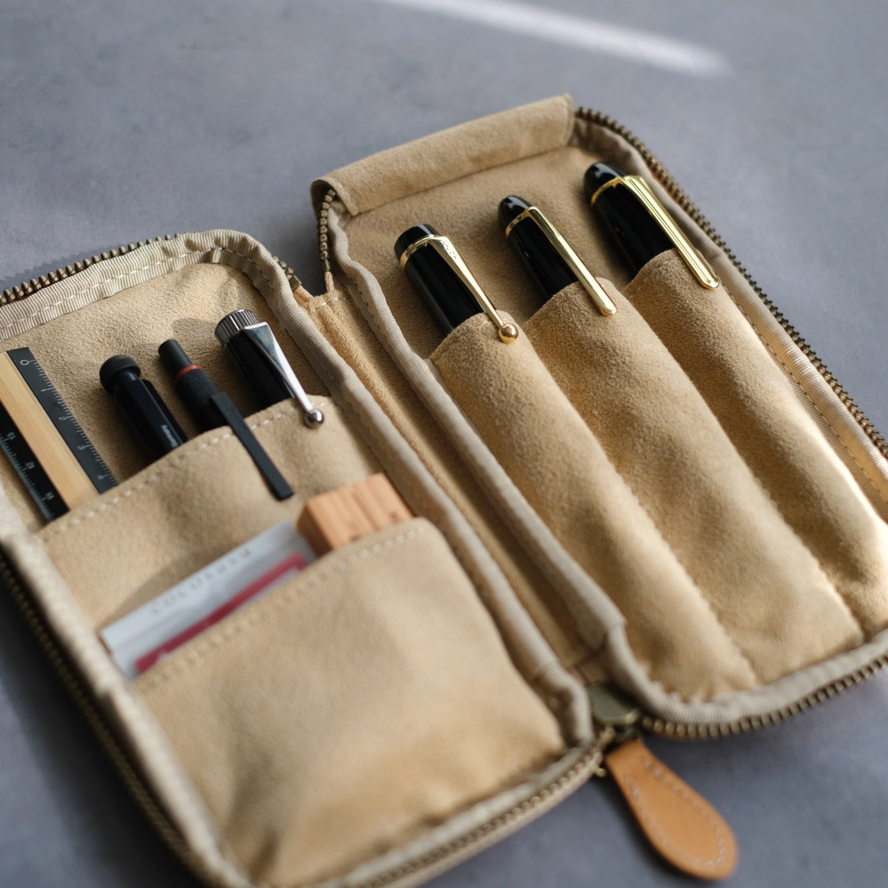 文具にこだわる人のジップペンケース 【栃木レザー】