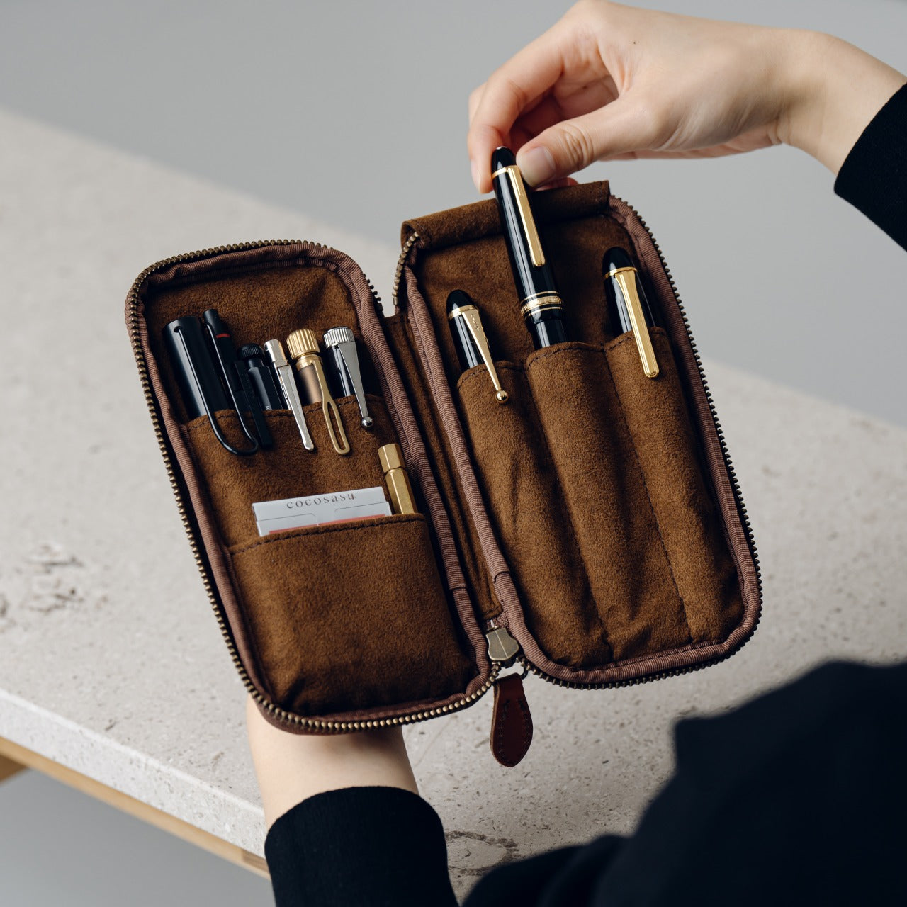 <tc>Zip pencil case for those who are particular about stationery, Tochigi leather, made in Japan </tc>