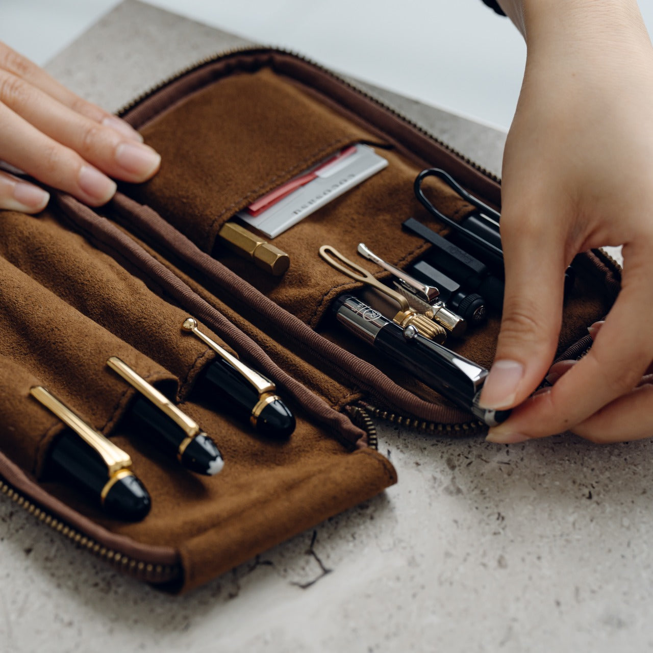 <tc>Zip pencil case for those who are particular about stationery, Tochigi leather, made in Japan </tc>