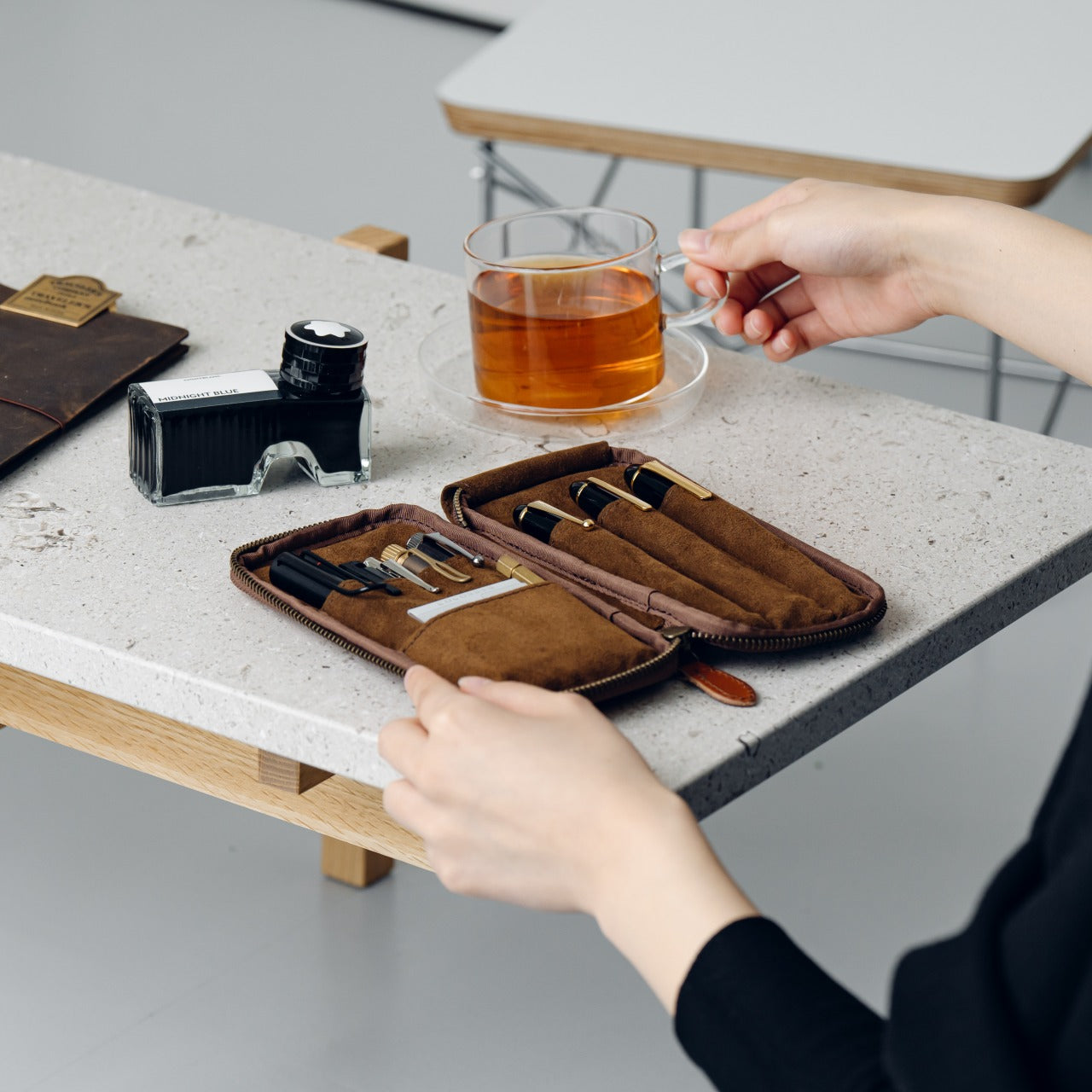 <tc>Zip pencil case for those who are particular about stationery, Tochigi leather, made in Japan </tc>