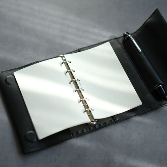 ペンを持ち歩くシステム手帳 M6サイズ 13mmリング 【栃木レザー】