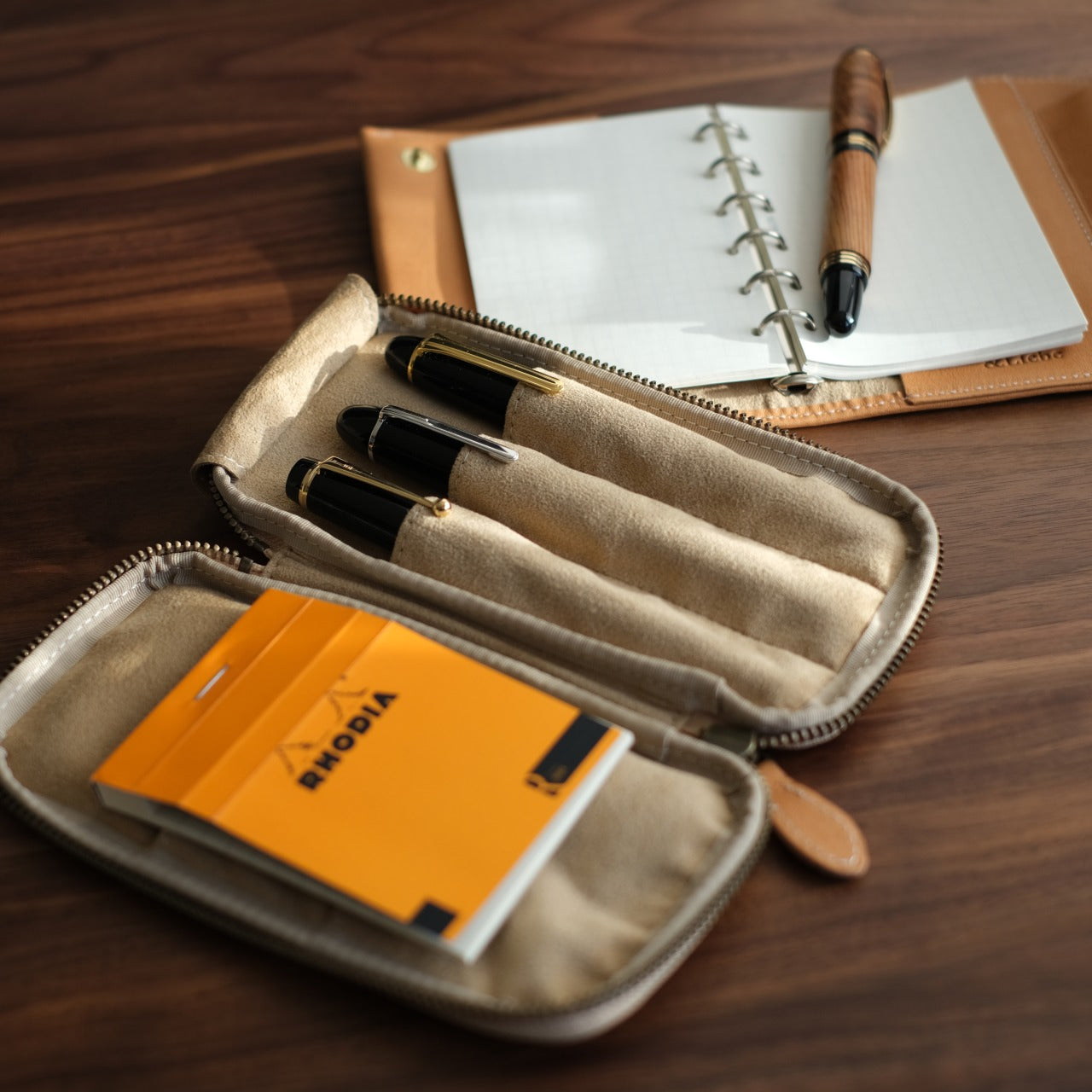 <tc>Zip pencil case for those who are particular about stationery, Tochigi leather, made in Japan </tc>