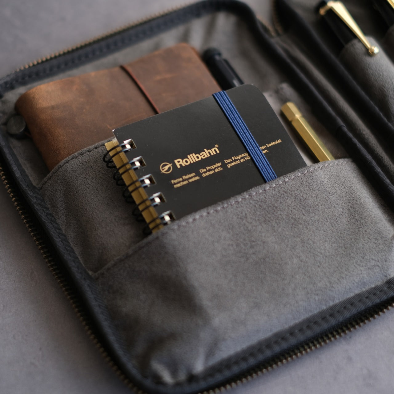 "Every time I open it, I get excited." Stationery pouch Tochigi leather
