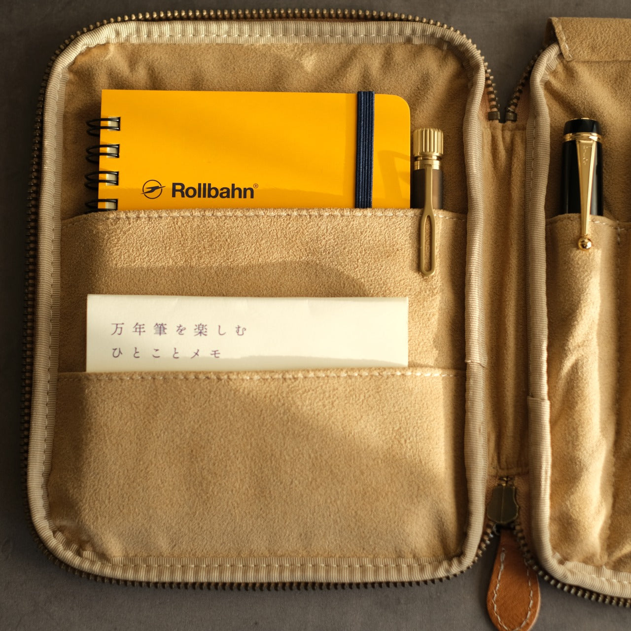 "Every time I open it, I get excited." Stationery pouch Tochigi leather