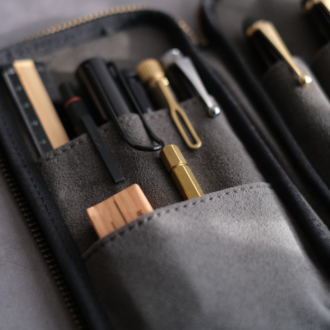<tc>Zip pencil case for those who are particular about stationery, Tochigi leather, made in Japan </tc>