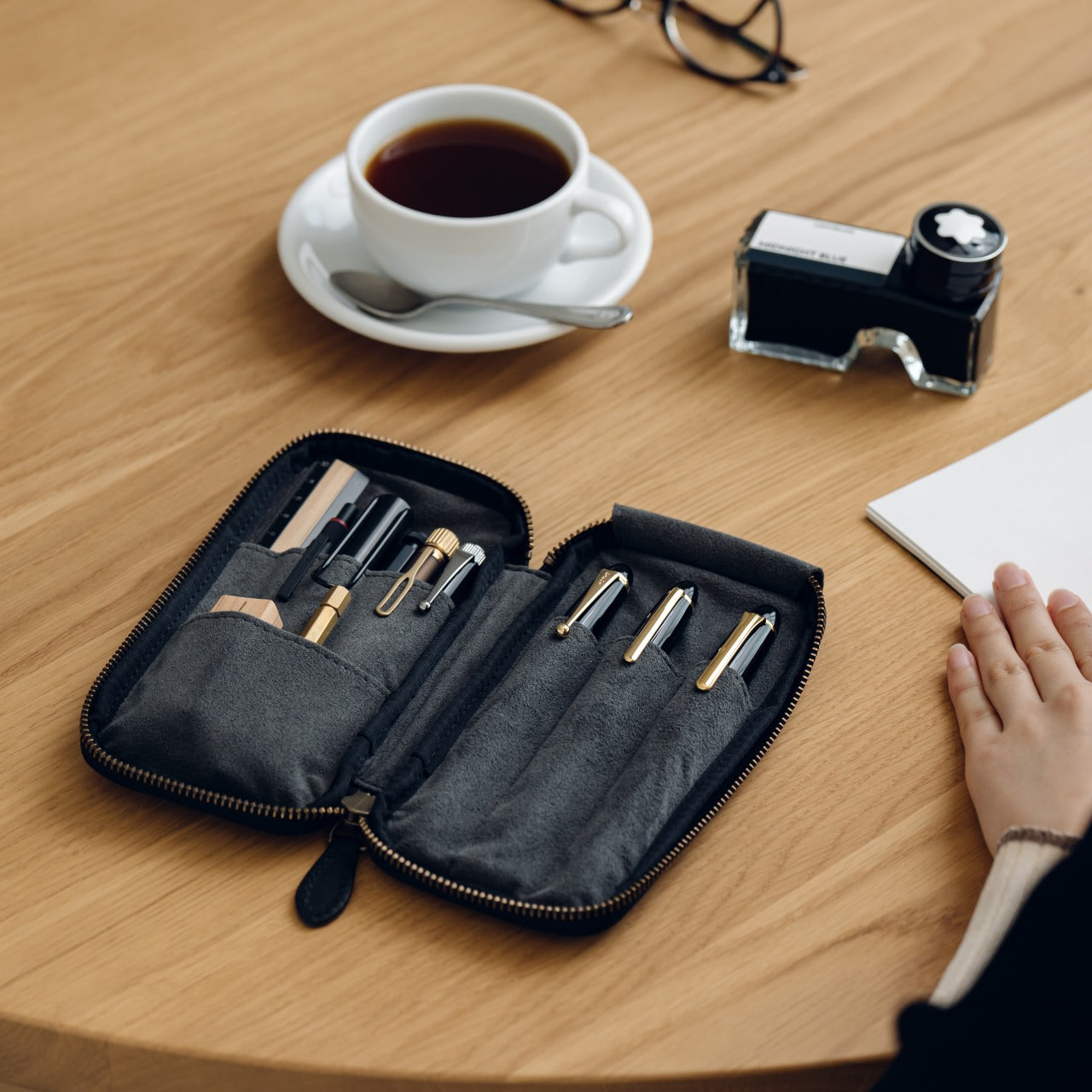 <tc>Zip pencil case for those who are particular about stationery, Tochigi leather, made in Japan </tc>
