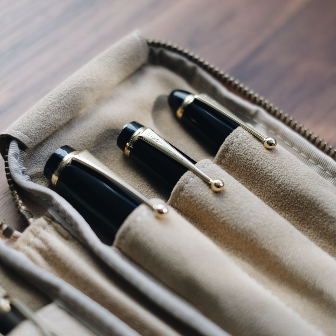 <tc>Zip pencil case for those who are particular about stationery, Tochigi leather, made in Japan </tc>