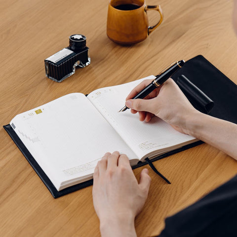 Notebook cover for carrying around a pen, A5 size, Tochigi leather, made in Japan 