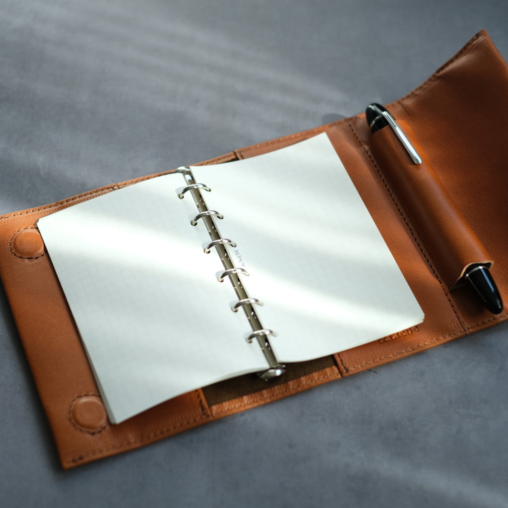 System notebook for carrying your favorite pen, M6 size, 13mm ring, Tochigi leather, made in Japan