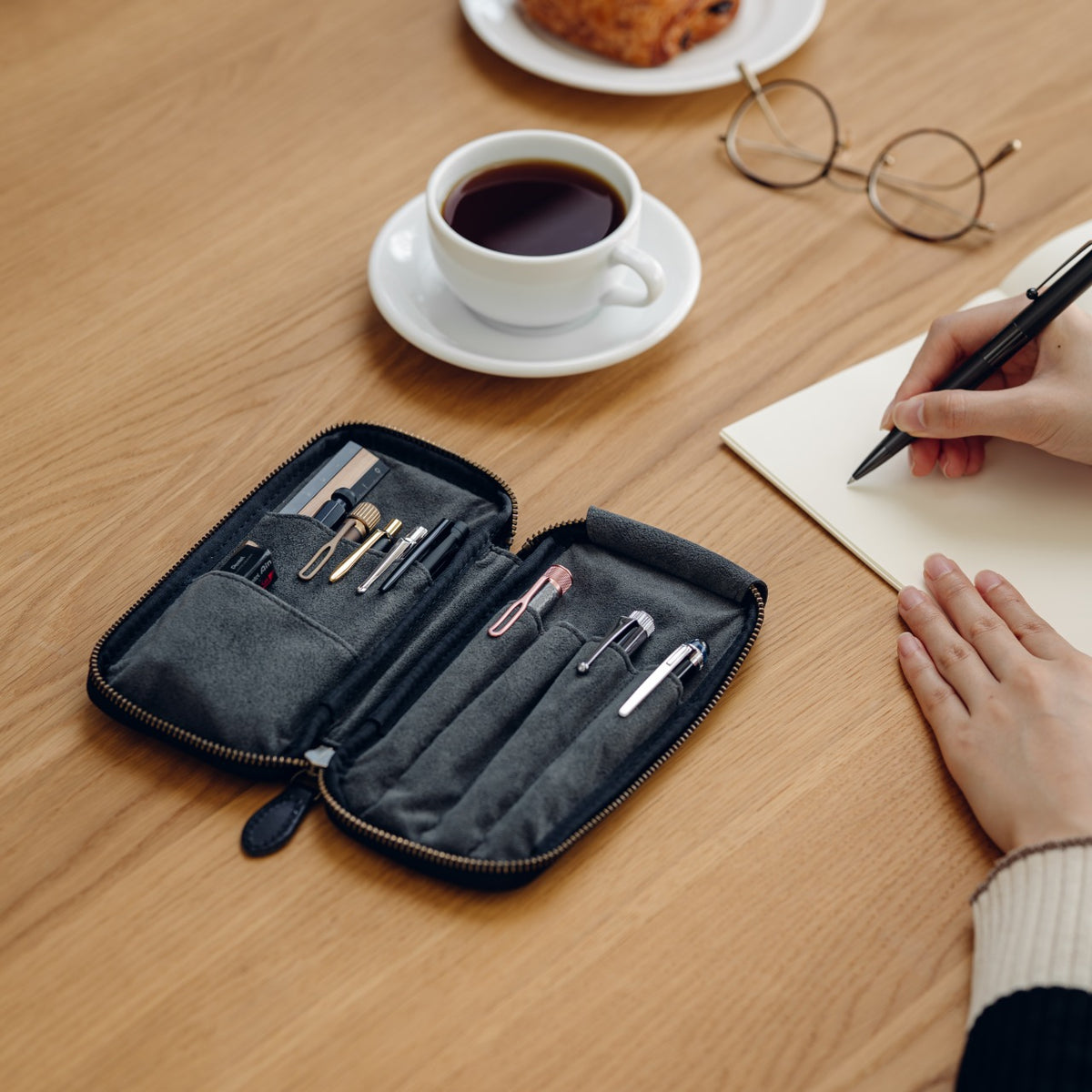 4-Slot Zipper Pen Case [Tochigi Leather]