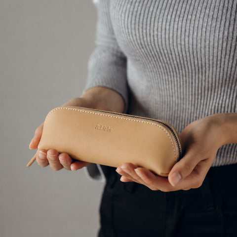 Basic pencil case with large capacity and opens easily [Tochigi leather]