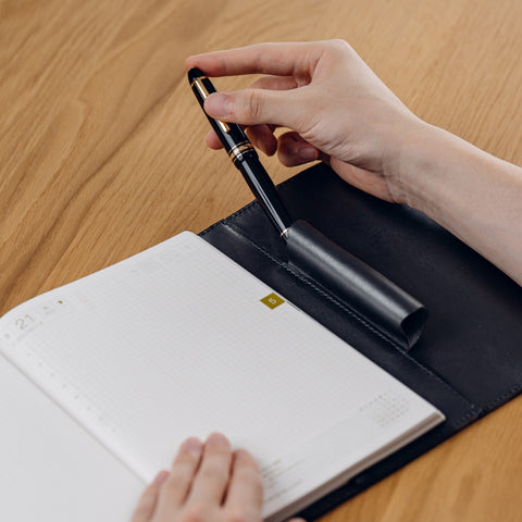 Notebook cover for carrying around a pen, A5 size, Tochigi leather, made in Japan 