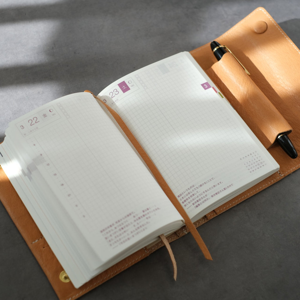 ペンを持ち歩く手帳カバー　A6サイズ　栃木レザー　日本製