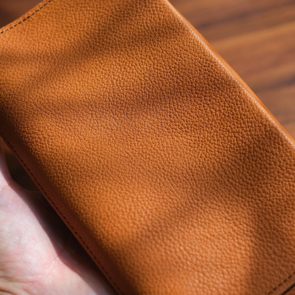 【ペブルヌメ】ペンを持ち歩く　ほぼ日weeks対応カバー　weeks MEGA対応　