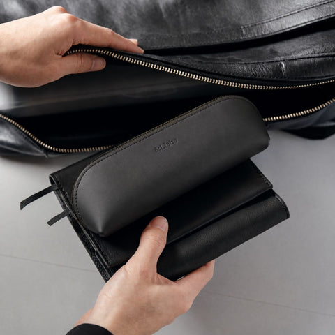 Basic pencil case with large capacity and opens easily [Tochigi leather]