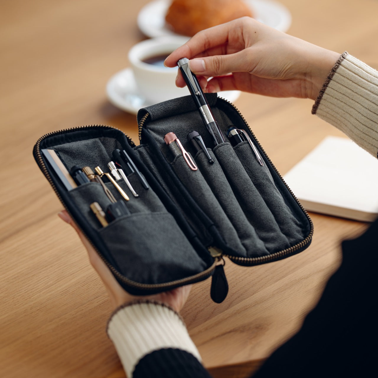 4本差しジップペンケース　【栃木レザー】