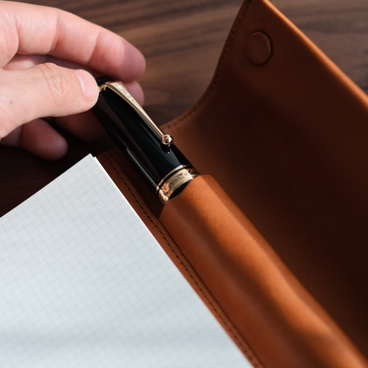 System notebook for carrying your favorite pen, Bible size, 16mm ring, Tochigi leather, made in Japan