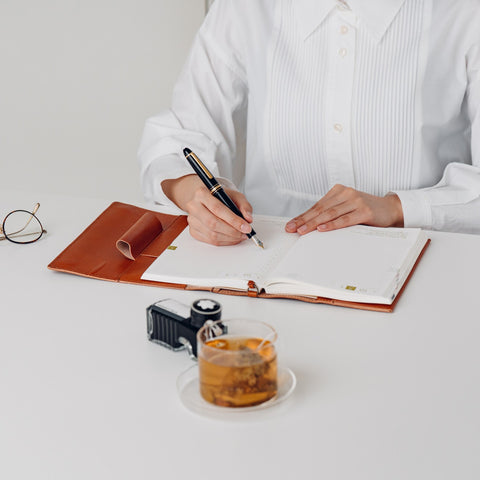 Notebook cover for carrying around a pen, A5 size, Tochigi leather, made in Japan 