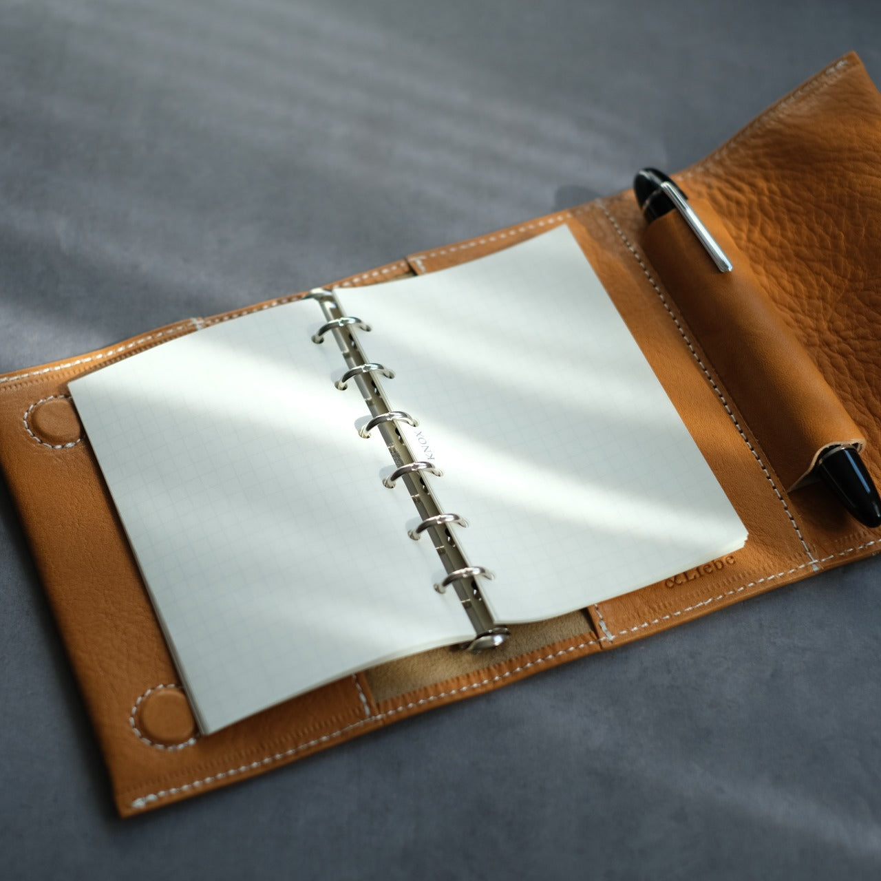 System notebook for carrying your favorite pen, M6 size, 13mm ring, Tochigi leather, made in Japan
