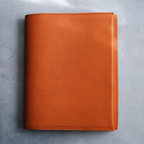 【ペブルヌメ】ペンを持ち歩くシステム手帳　A5サイズ　16mmリング　