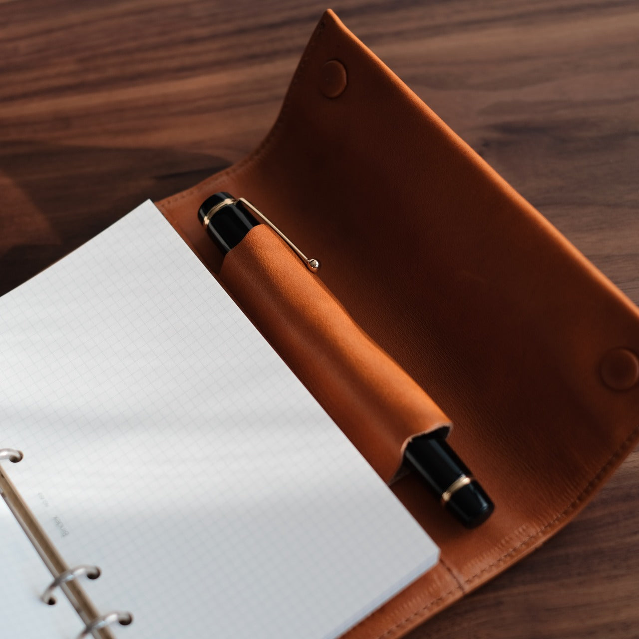 System notebook for carrying your favorite pen, Bible size, 16mm ring, Tochigi leather, made in Japan