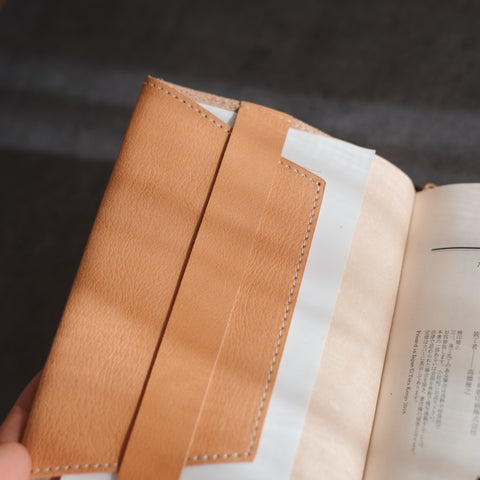 五感を楽しむ育てるブックカバー　文庫本サイズ　栃木レザー　日本製