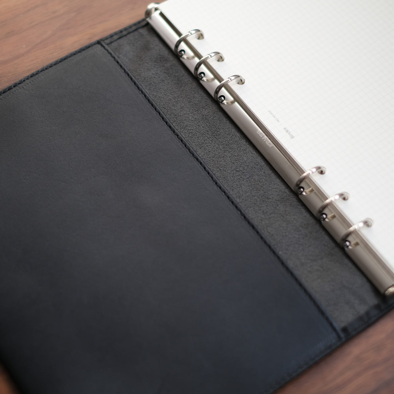 [Sold on 12/27. Shipping after 1/4] System notebook for carrying your favorite pen, A5 size, 16mm ring, Tochigi leather, made in Japan