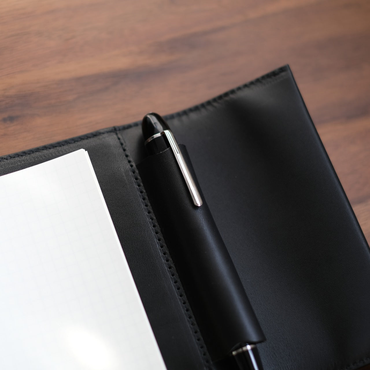 System notebook for carrying your favorite pen, M6 size, 13mm ring, Tochigi leather, made in Japan