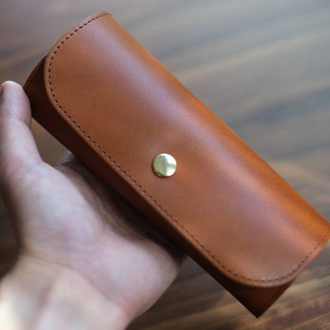 Roll pen case to protect and show off your precious pens, Tochigi leather, made in Japan