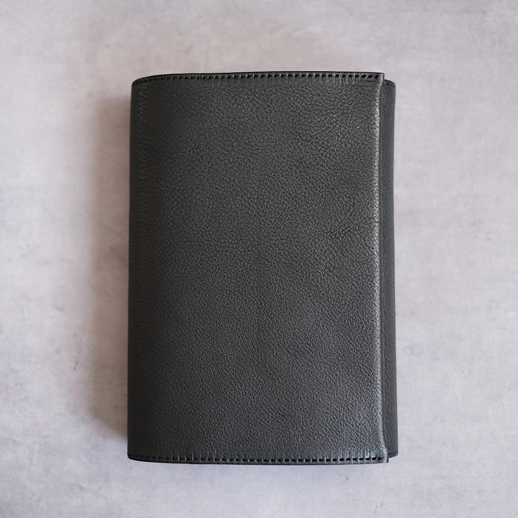 【ペブルヌメ】ペンを持ち歩くシステム手帳　バイブルサイズ　16mmリング　