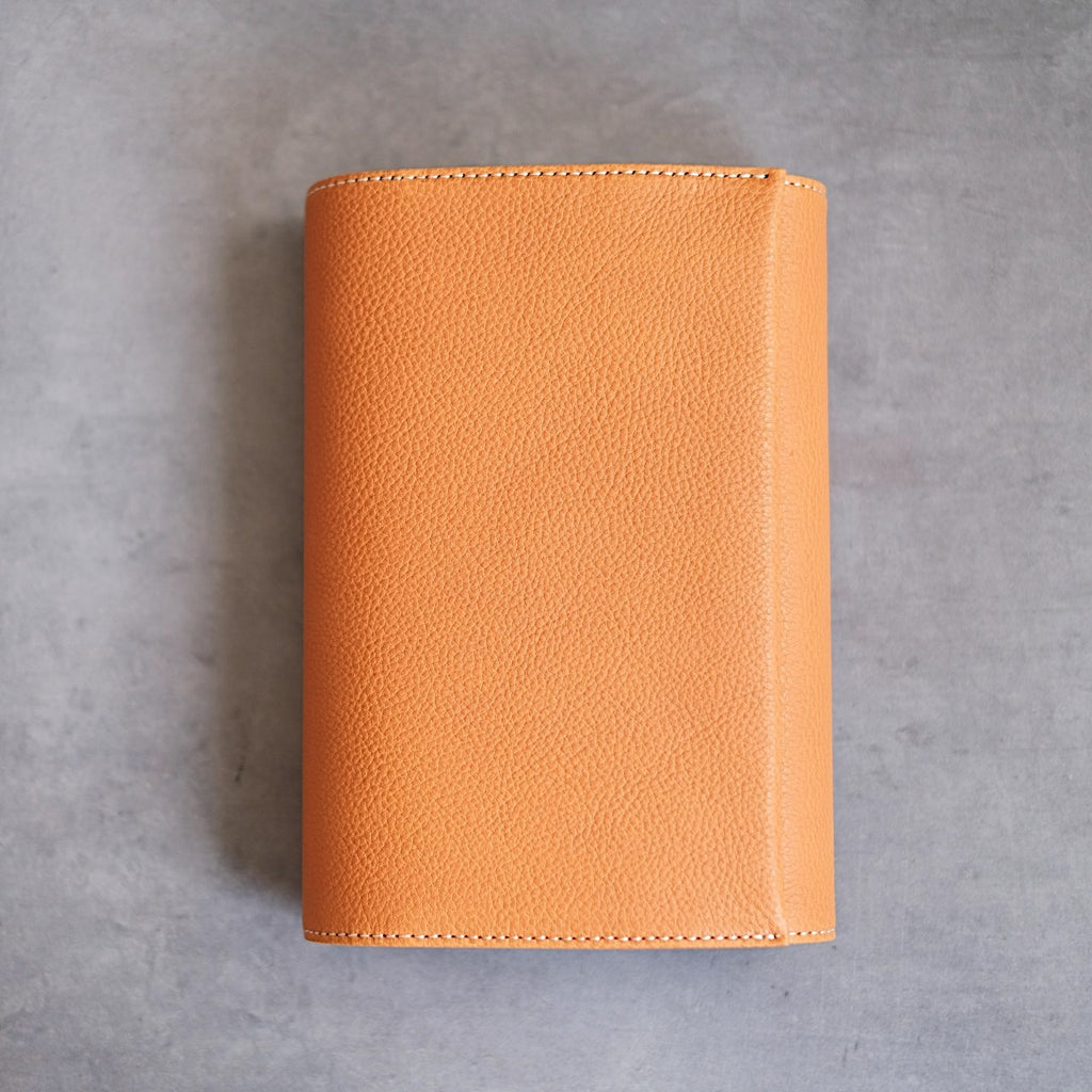 【ペブルヌメ】ペンを持ち歩くシステム手帳　バイブルサイズ　16mmリング　