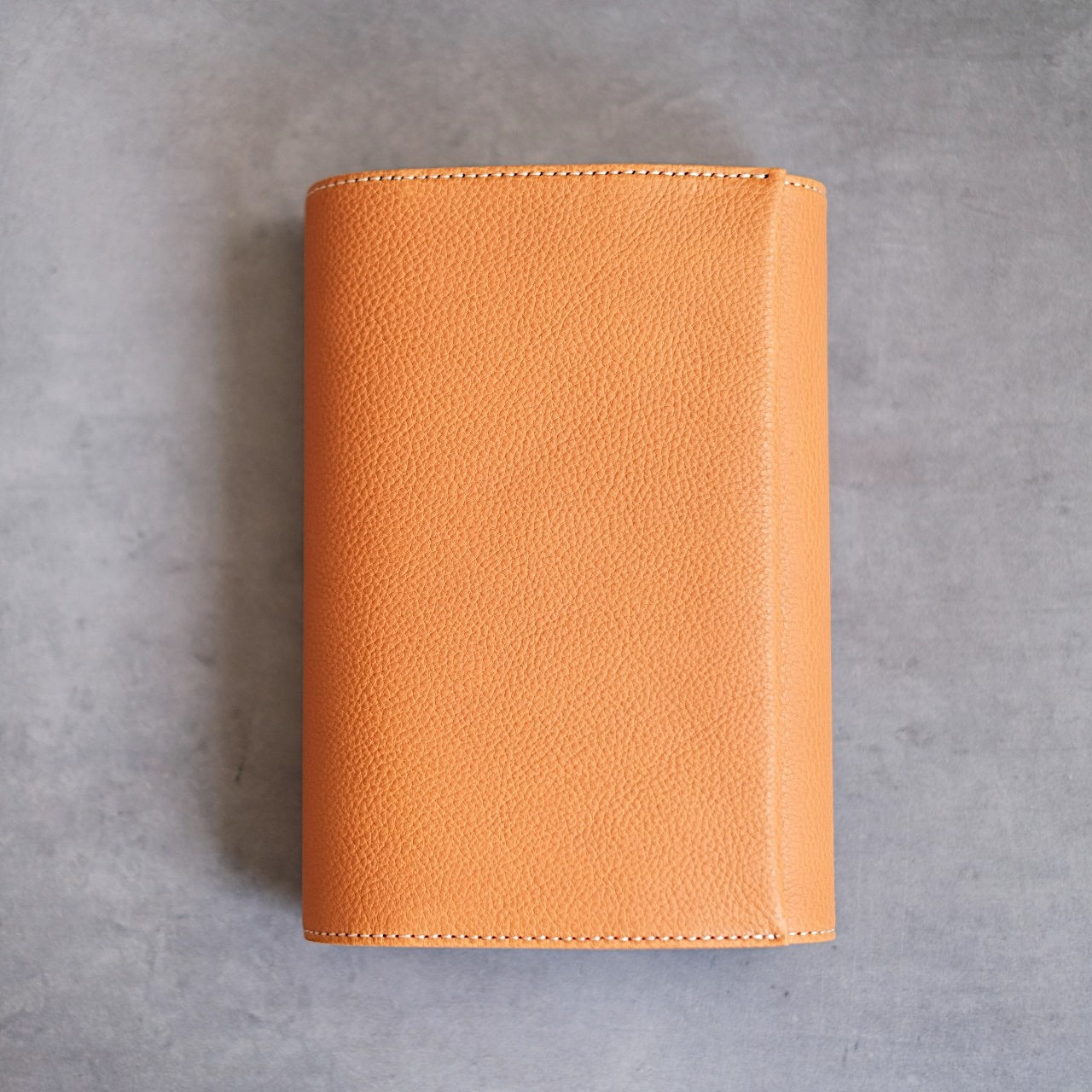 【ペブルヌメ】ペンを持ち歩くシステム手帳　バイブルサイズ　16mmリング　