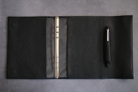 【ペブルヌメ】ペンを持ち歩くシステム手帳　A5サイズ　16mmリング　