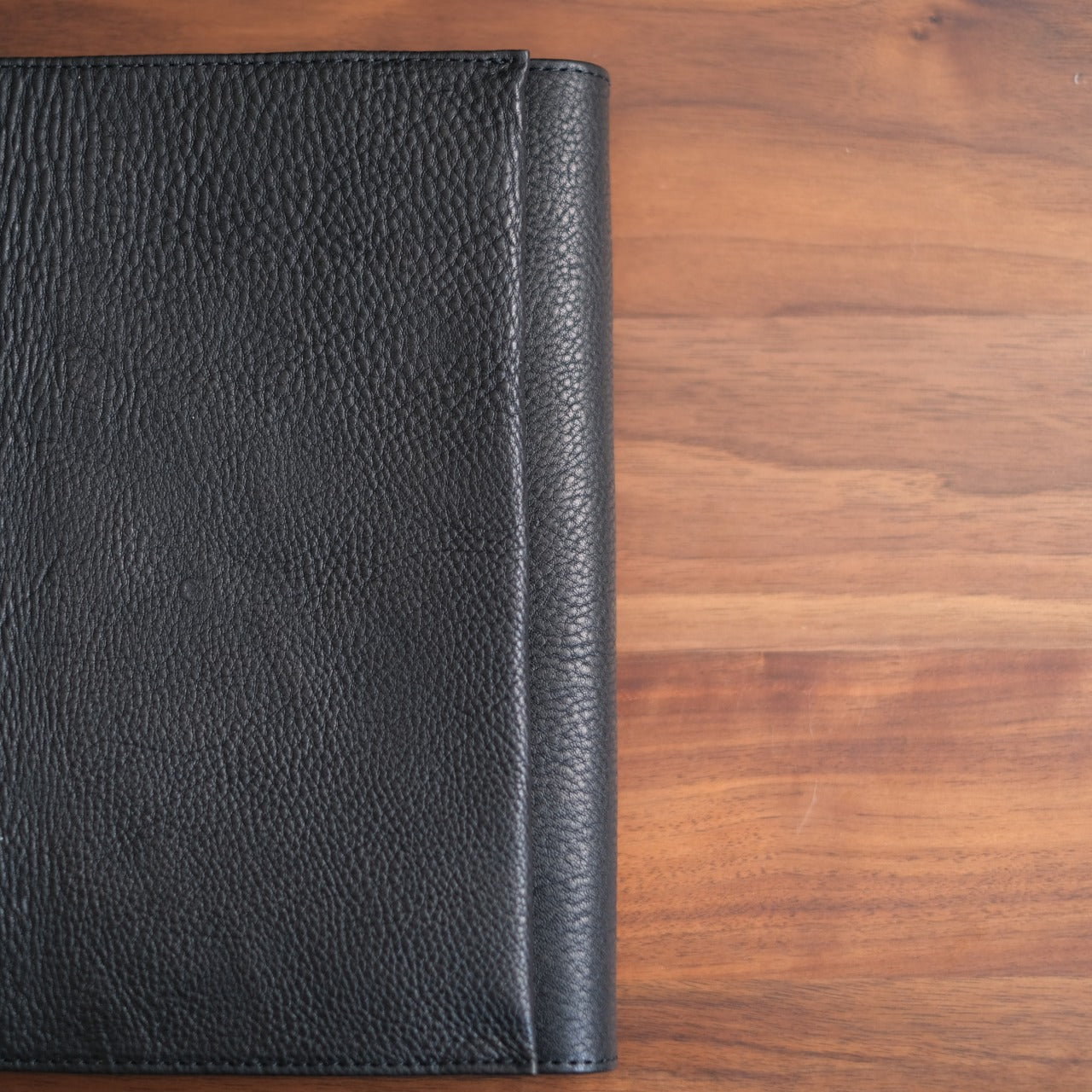 【ペブルヌメ】ペンを持ち歩くシステム手帳　A5サイズ　16mmリング　