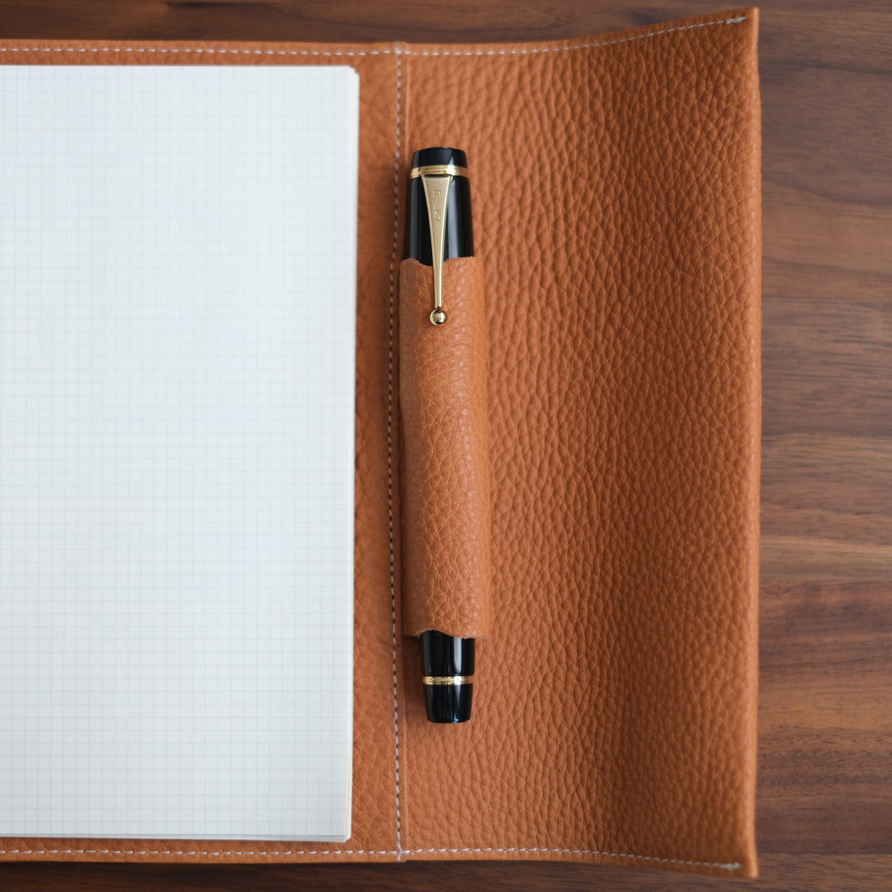 【ペブルヌメ】ペンを持ち歩くシステム手帳　A5サイズ　16mmリング　