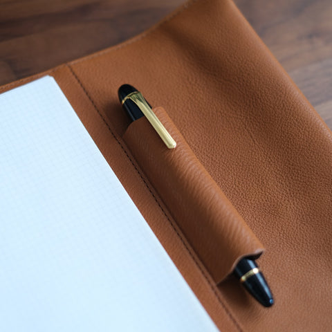 【ペブルヌメ】ペンを持ち歩くシステム手帳　A5サイズ　16mmリング　