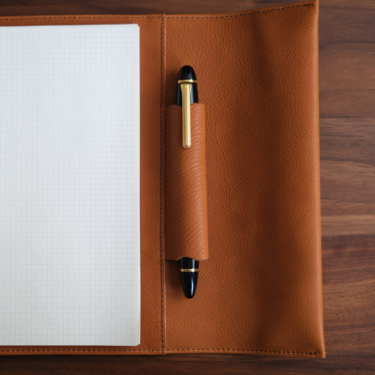 【ペブルヌメ】ペンを持ち歩くシステム手帳　A5サイズ　16mmリング　