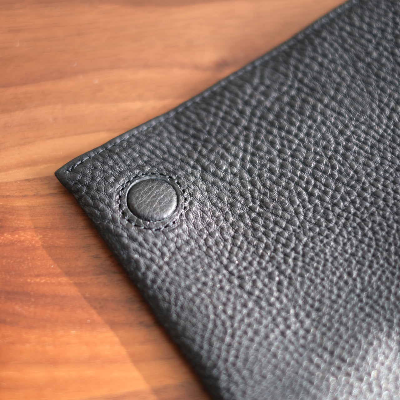 【ペブルヌメ】ペンを持ち歩くシステム手帳　A5サイズ　16mmリング　