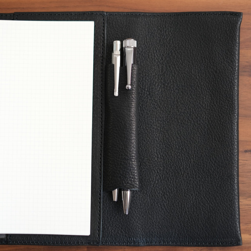 【ペブルヌメ】ペンを持ち歩くシステム手帳　バイブルサイズ　16mmリング　