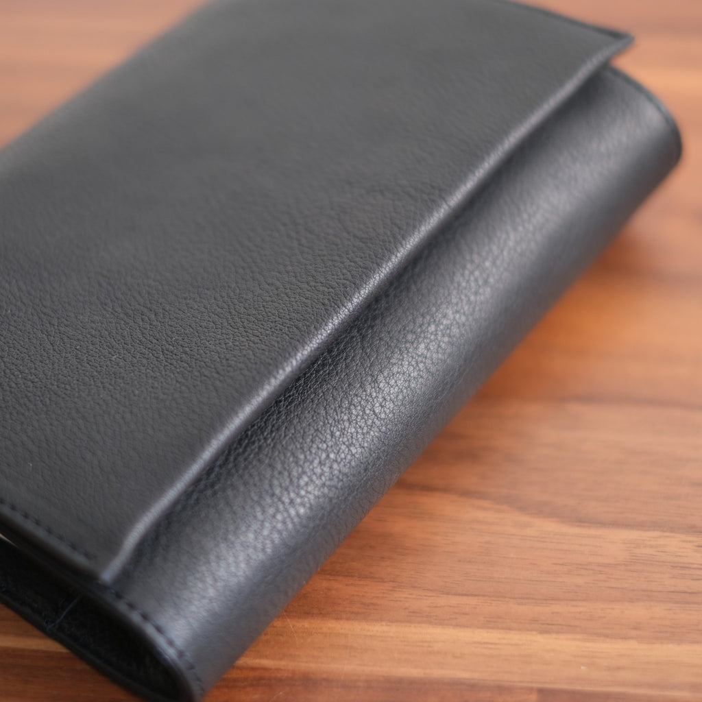 【ペブルヌメ】ペンを持ち歩くシステム手帳　バイブルサイズ　16mmリング　