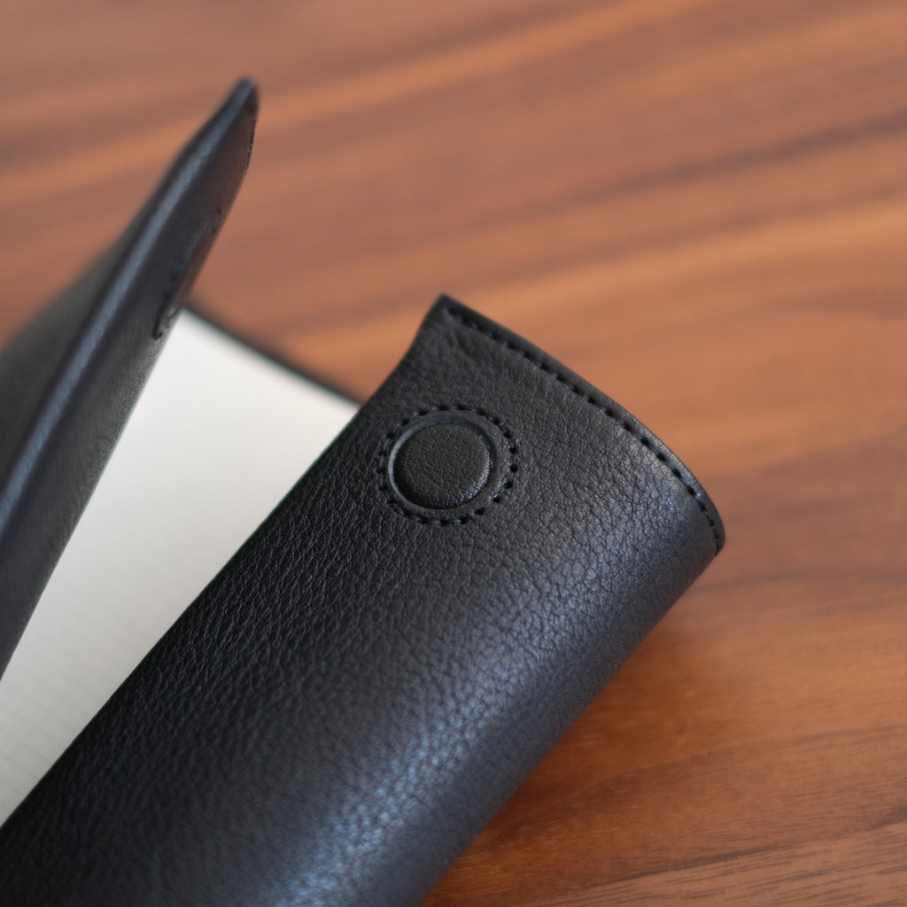 【ペブルヌメ】ペンを持ち歩くシステム手帳　バイブルサイズ　16mmリング　