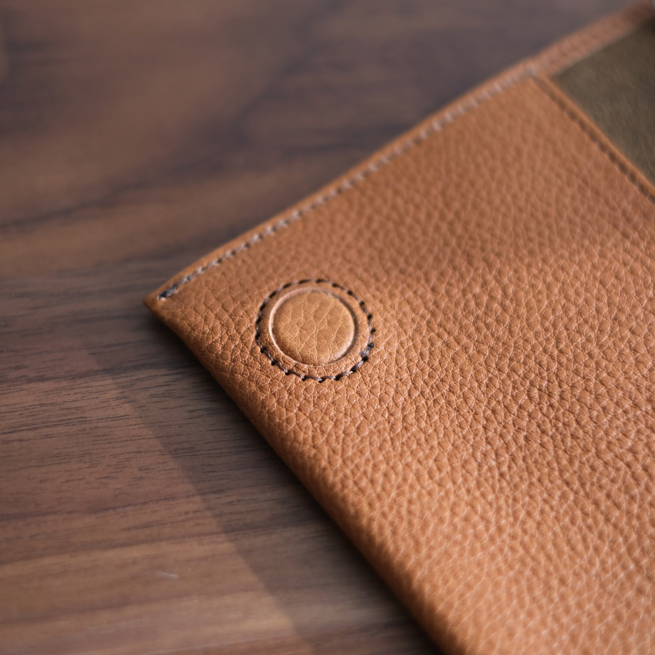 【ペブルヌメ】ペンを持ち歩くシステム手帳　バイブルサイズ　16mmリング　