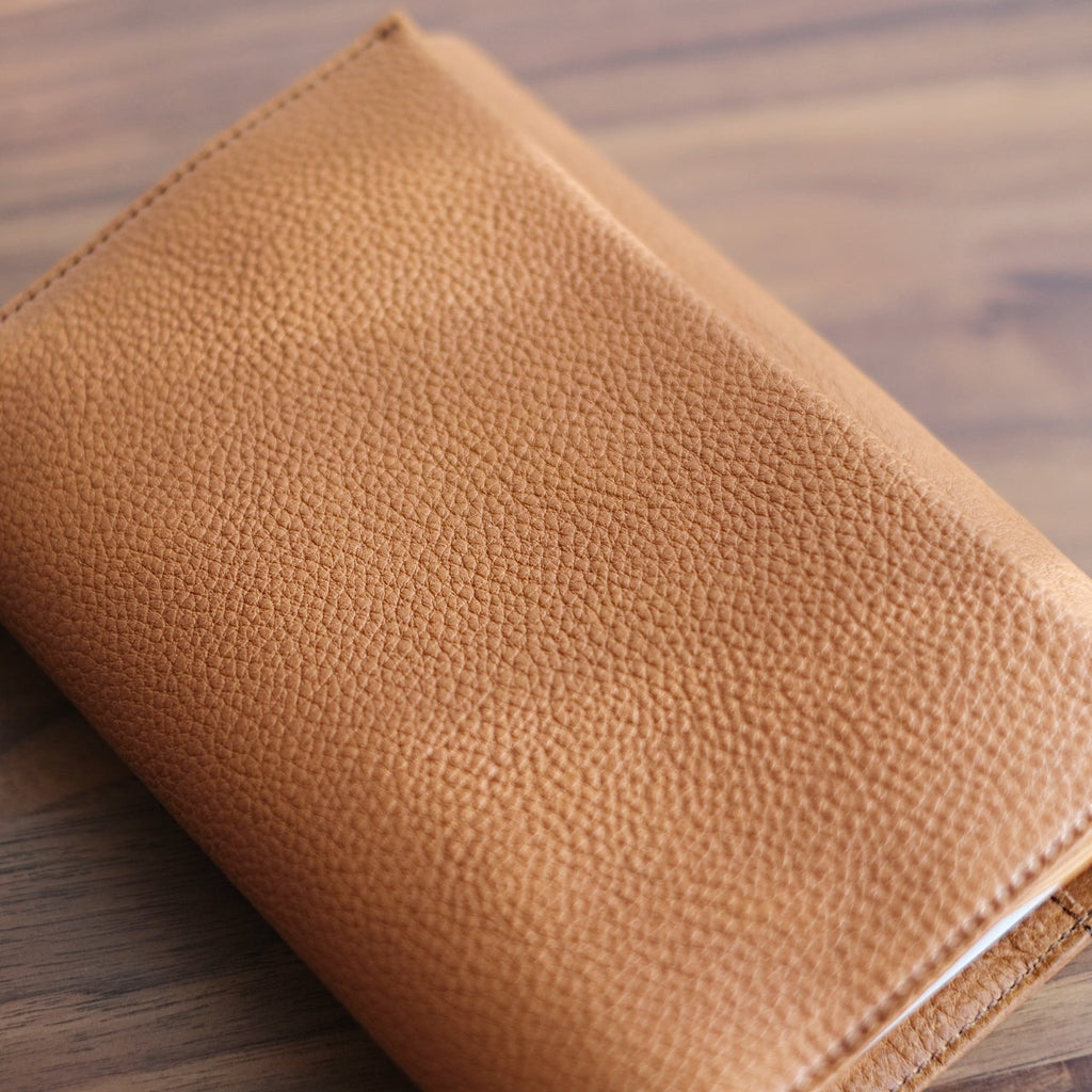 【ペブルヌメ】ペンを持ち歩くシステム手帳　バイブルサイズ　16mmリング　