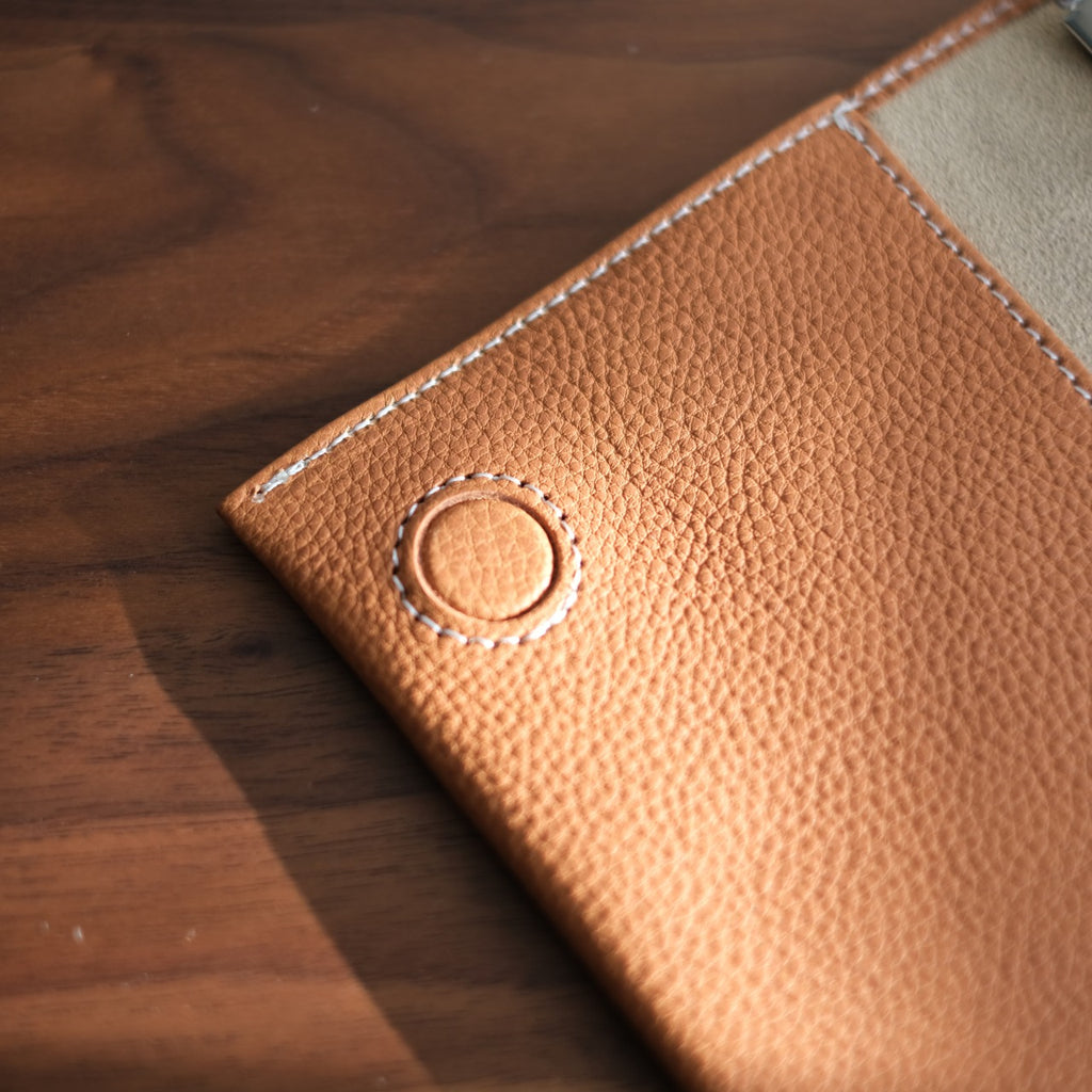 【ペブルヌメ】ペンを持ち歩くシステム手帳　バイブルサイズ　16mmリング　