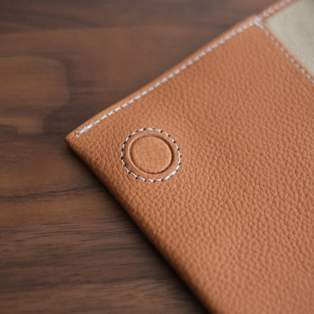 【ペブルヌメ】ペンを持ち歩くシステム手帳　バイブルサイズ　16mmリング　