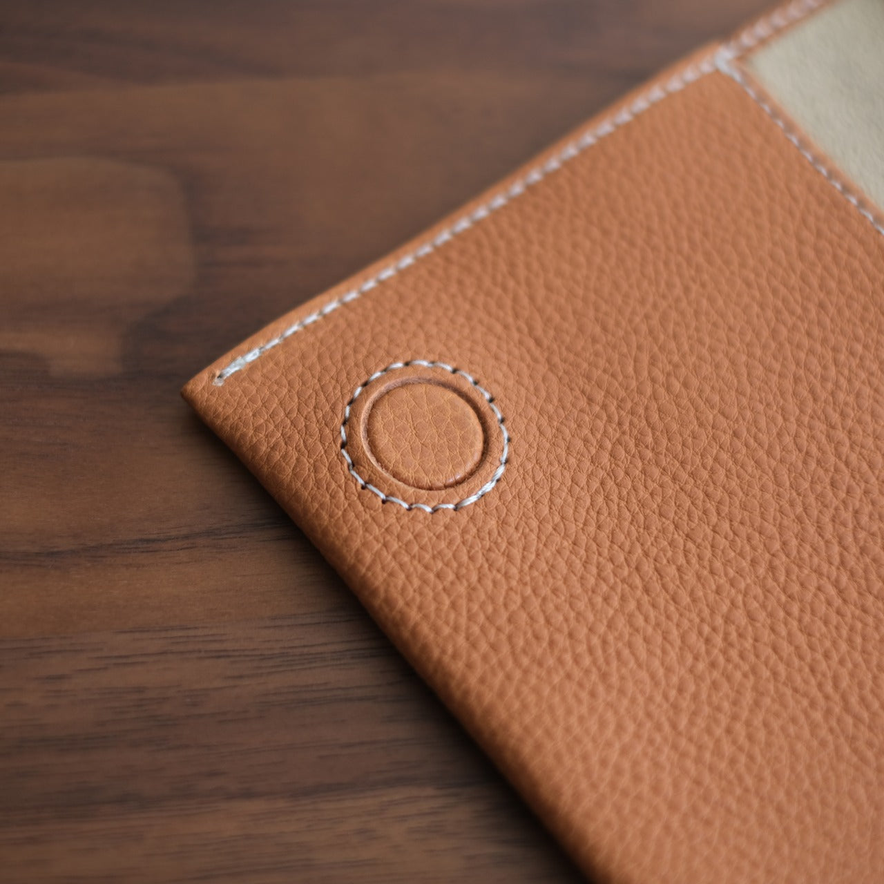 【ペブルヌメ】ペンを持ち歩くシステム手帳　バイブルサイズ　16mmリング　